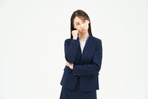 悩む女性